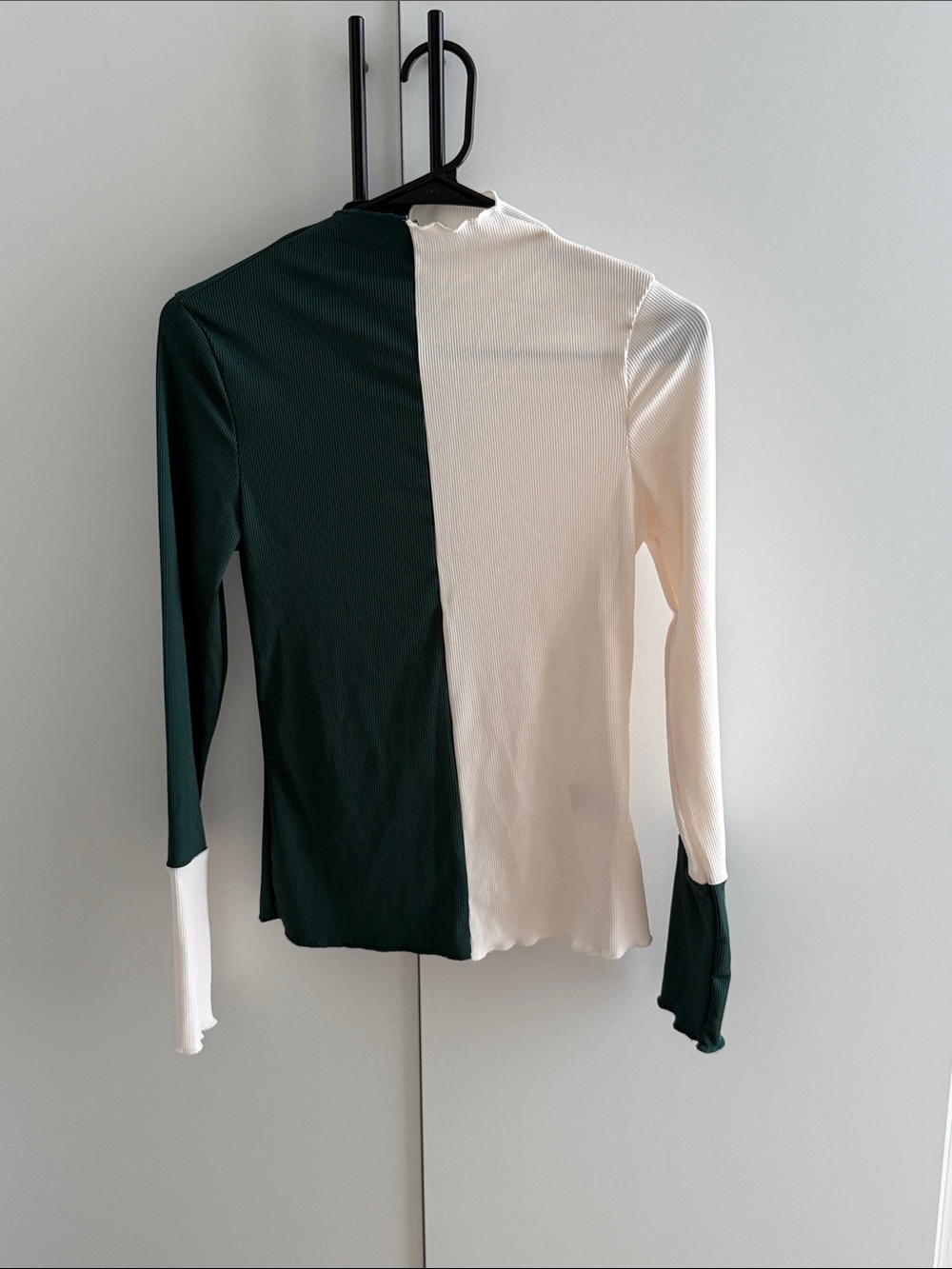 SHEIN Two-Tone Long Sleeve Top in Dark Green & Cream